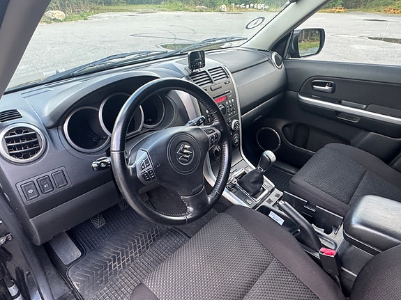 Suzuki Grand Vitara 12 of 17