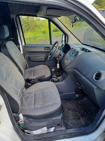 Ford Transit Connect 3 of 8