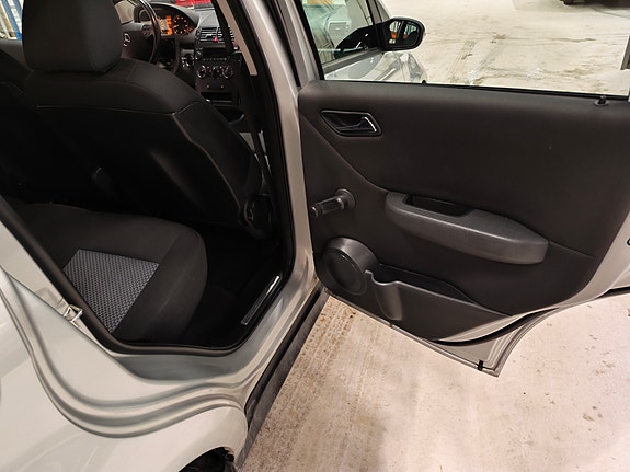 Mercedes-Benz A150 12 of 15