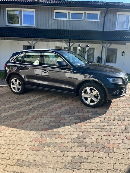 Audi Q5 2 of 23