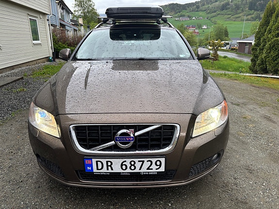Volvo V70 3 of 17