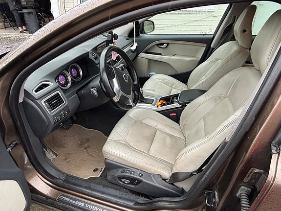 Volvo V70 8 of 17