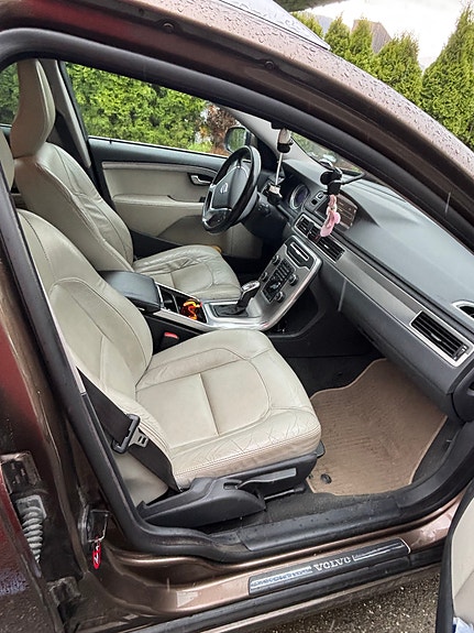 Volvo V70 11 of 17