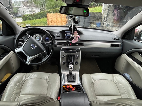 Volvo V70 7 of 17