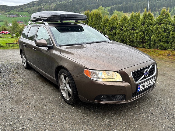 Volvo V70 2 of 17