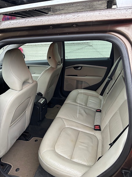 Volvo V70 10 of 17
