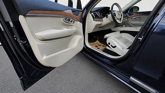 Volvo XC90 19 of 30