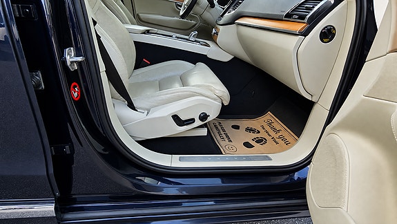 Volvo XC90 24 of 30