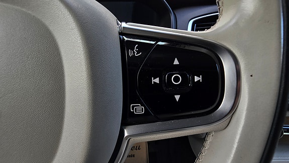 Volvo XC90 13 of 30