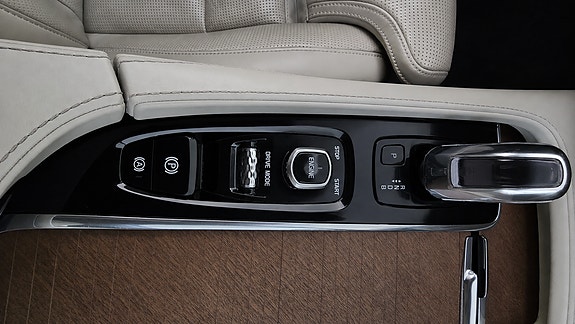Volvo XC90 16 of 30