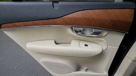 Volvo XC90 27 of 30