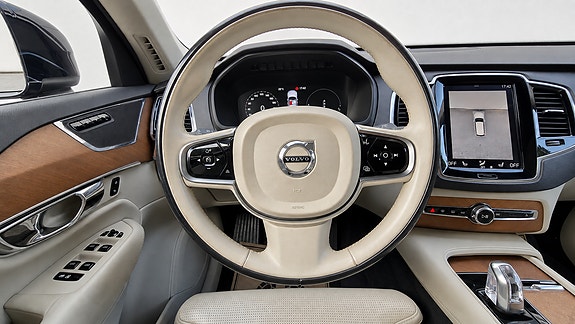 Volvo XC90 11 of 30