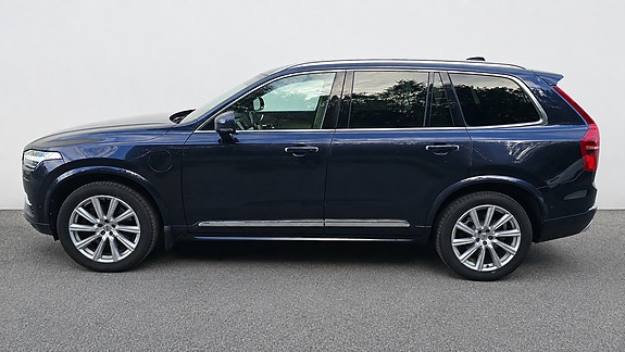 Volvo XC90 2 of 30