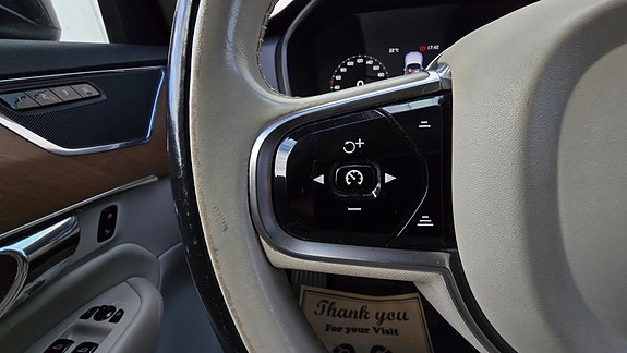 Volvo XC90 14 of 30