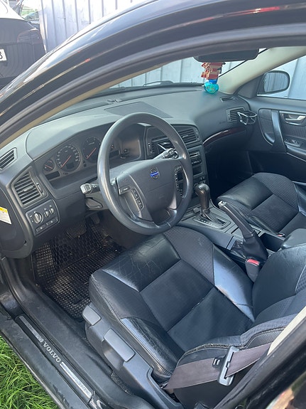 Volvo V70 4 of 6