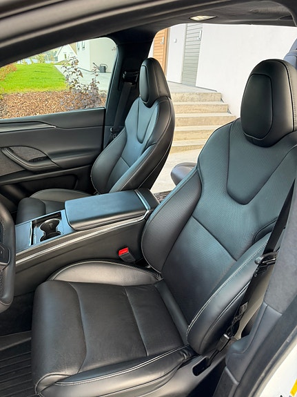 Tesla Model X 17 of 25