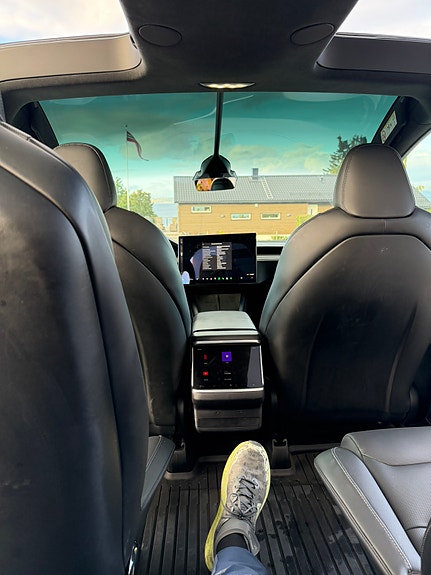 Tesla Model X 16 of 25