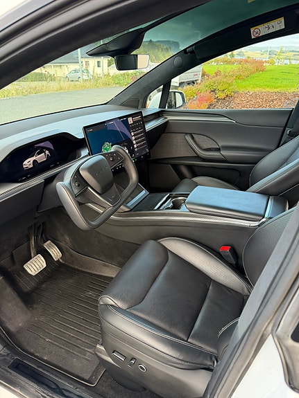Tesla Model X 20 of 25