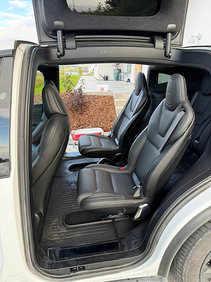 Tesla Model X 19 of 25