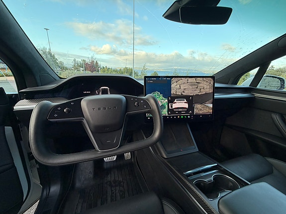 Tesla Model X 9 of 25
