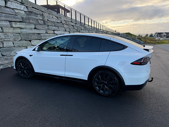 Tesla Model X 7 of 25