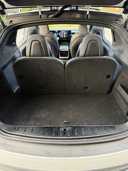 Tesla Model X 12 of 25