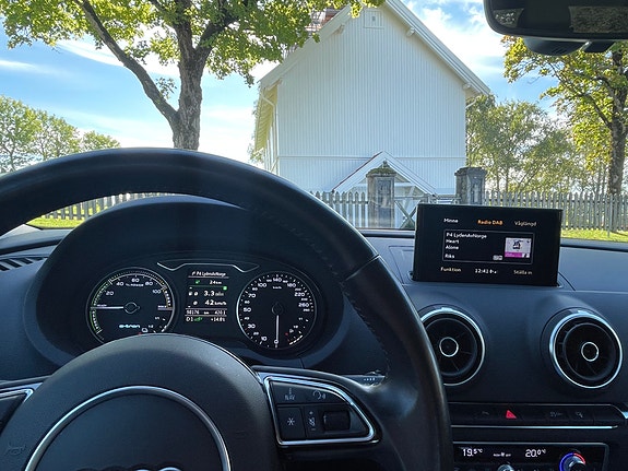 Audi e-tron 14 of 23