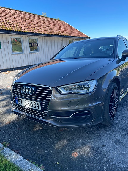 Audi e-tron 12 of 23