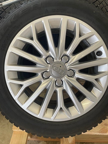 Audi e-tron 21 of 23
