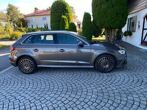 Audi e-tron 2 of 23