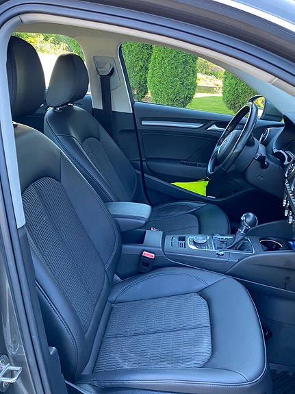 Audi e-tron 10 of 23