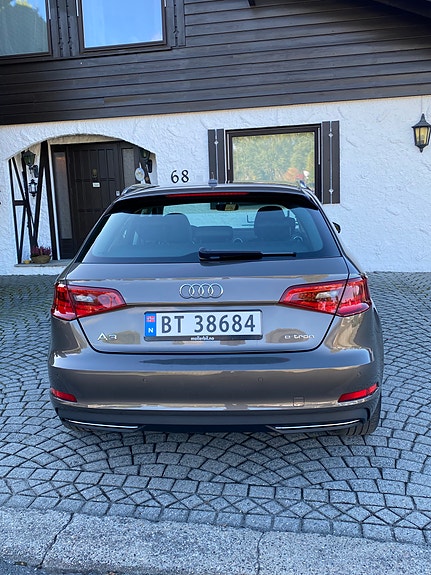 Audi e-tron 4 of 23