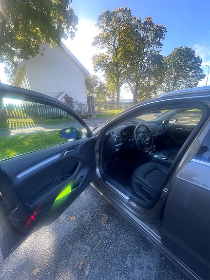 Audi e-tron 15 of 23