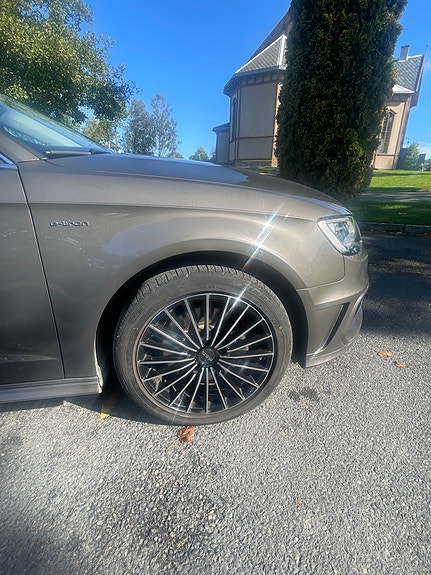 Audi e-tron 20 of 23