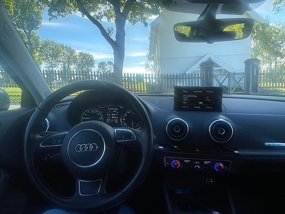 Audi e-tron 13 of 23