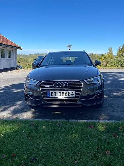 Audi e-tron 11 of 23