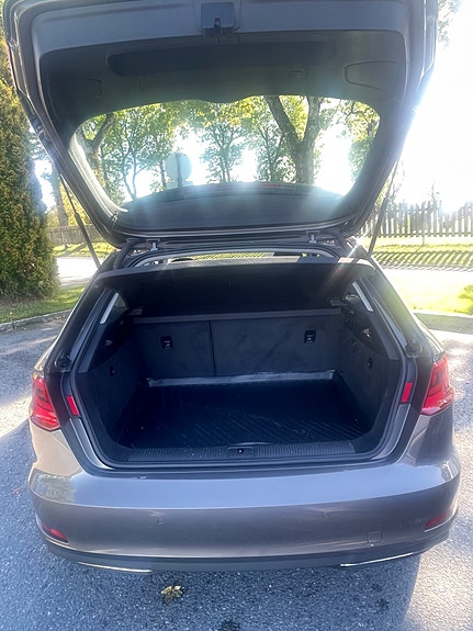 Audi e-tron 16 of 23