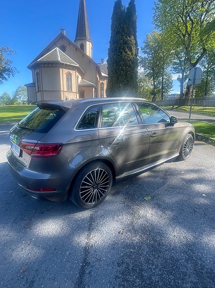Audi e-tron 17 of 23