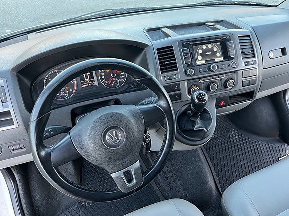 Volkswagen Caravelle 22 of 30