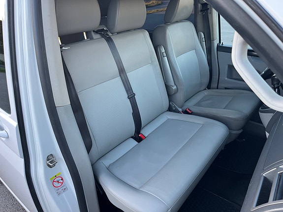 Volkswagen Caravelle 19 of 30