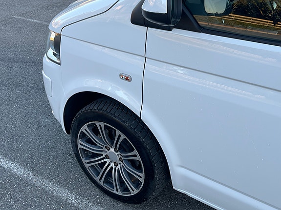 Volkswagen Caravelle 10 of 30