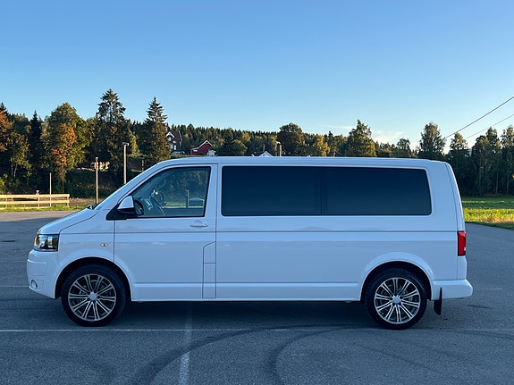 Volkswagen Caravelle 8 of 30