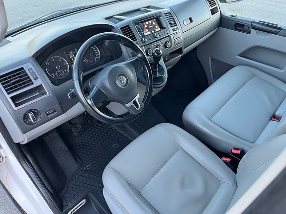 Volkswagen Caravelle 17 of 30