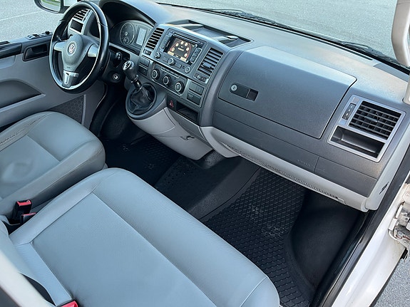 Volkswagen Caravelle 20 of 30