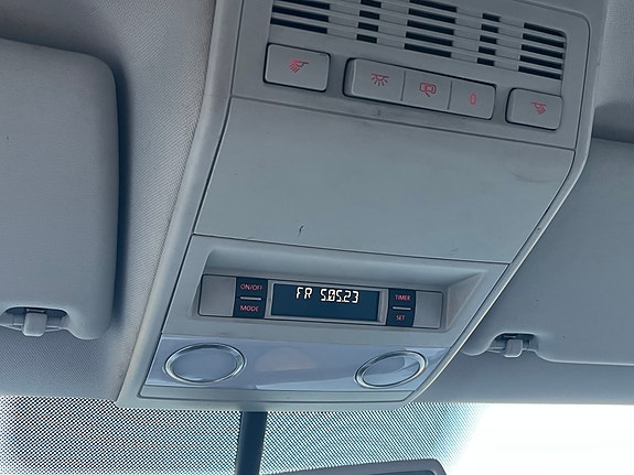 Volkswagen Caravelle 24 of 30