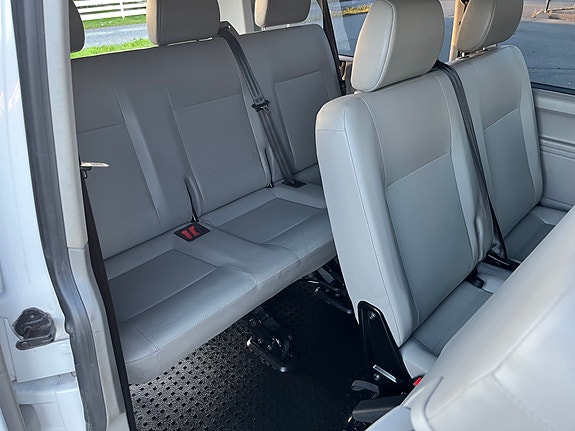 Volkswagen Caravelle 28 of 30