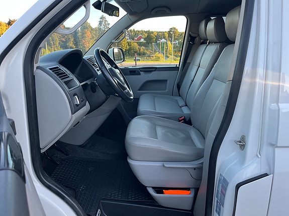 Volkswagen Caravelle 15 of 30