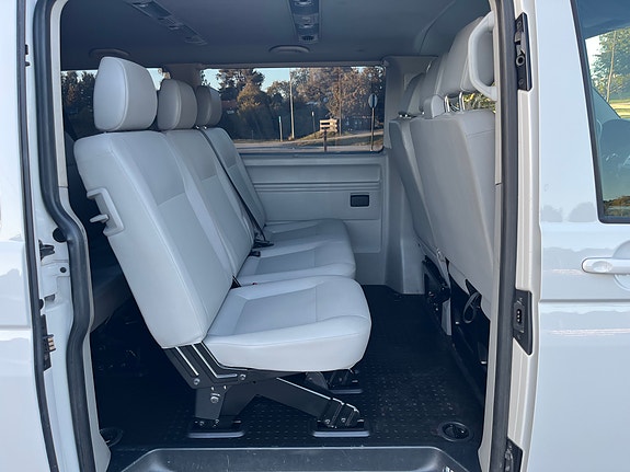 Volkswagen Caravelle 26 of 30