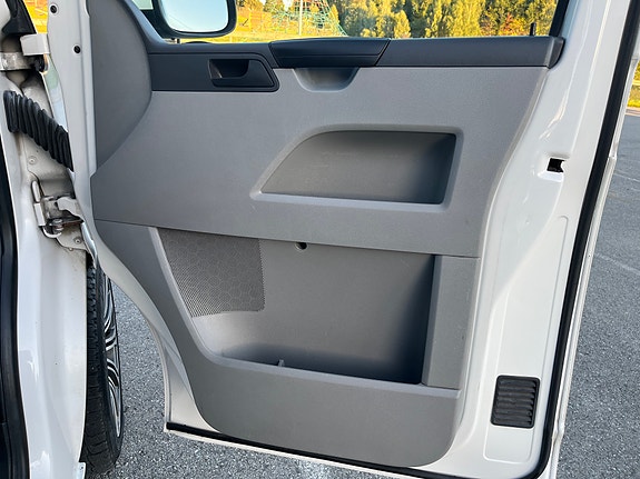 Volkswagen Caravelle 14 of 30