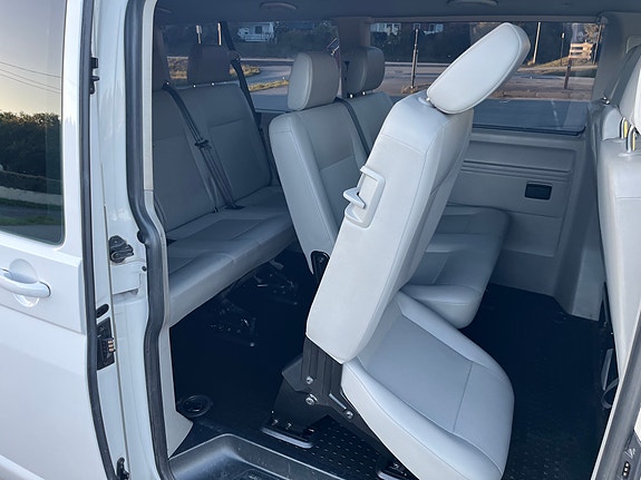 Volkswagen Caravelle 27 of 30